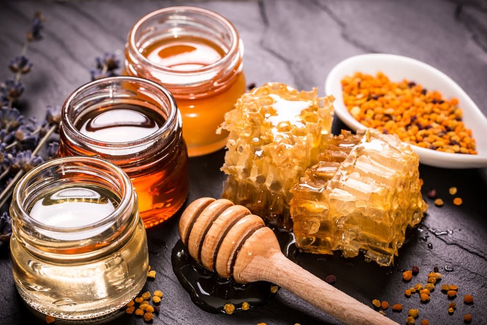 Razones para comer miel por la noche